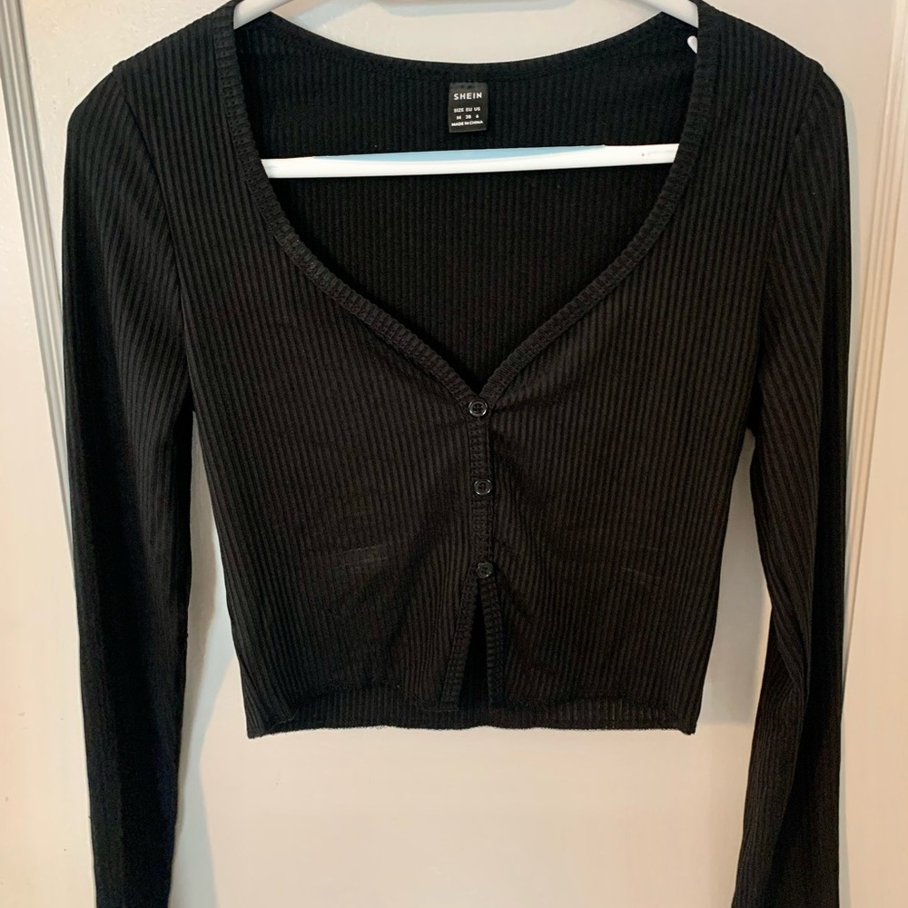 Black ribbed v neck style w buttons